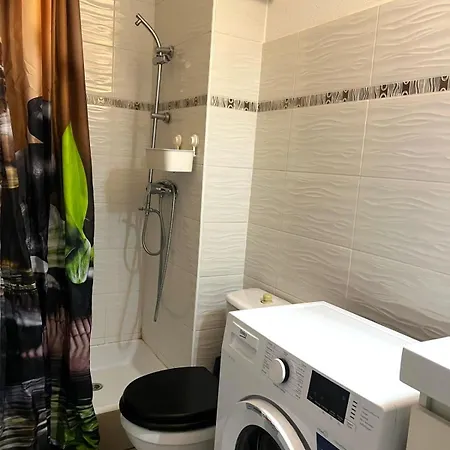 Lejlighed Studio With Balcony And Private Parking
